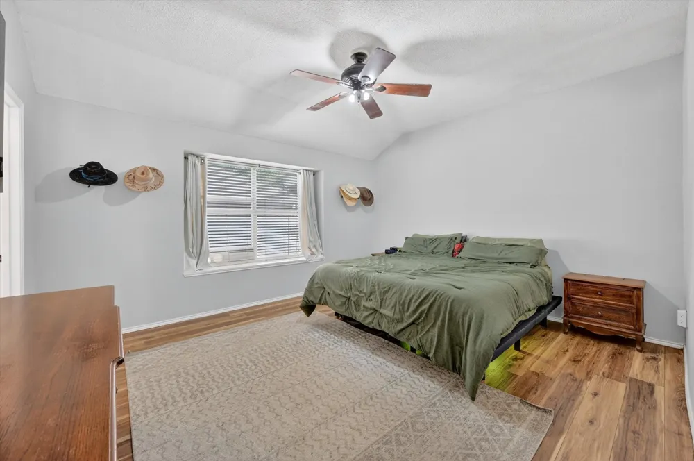 3208 Cliff Oaks Drive Corinth, TX 76210