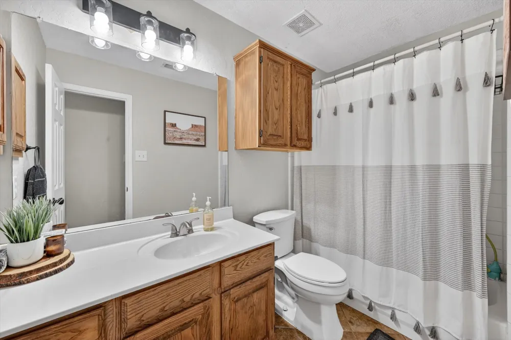 3208 Cliff Oaks Drive Corinth, TX 76210