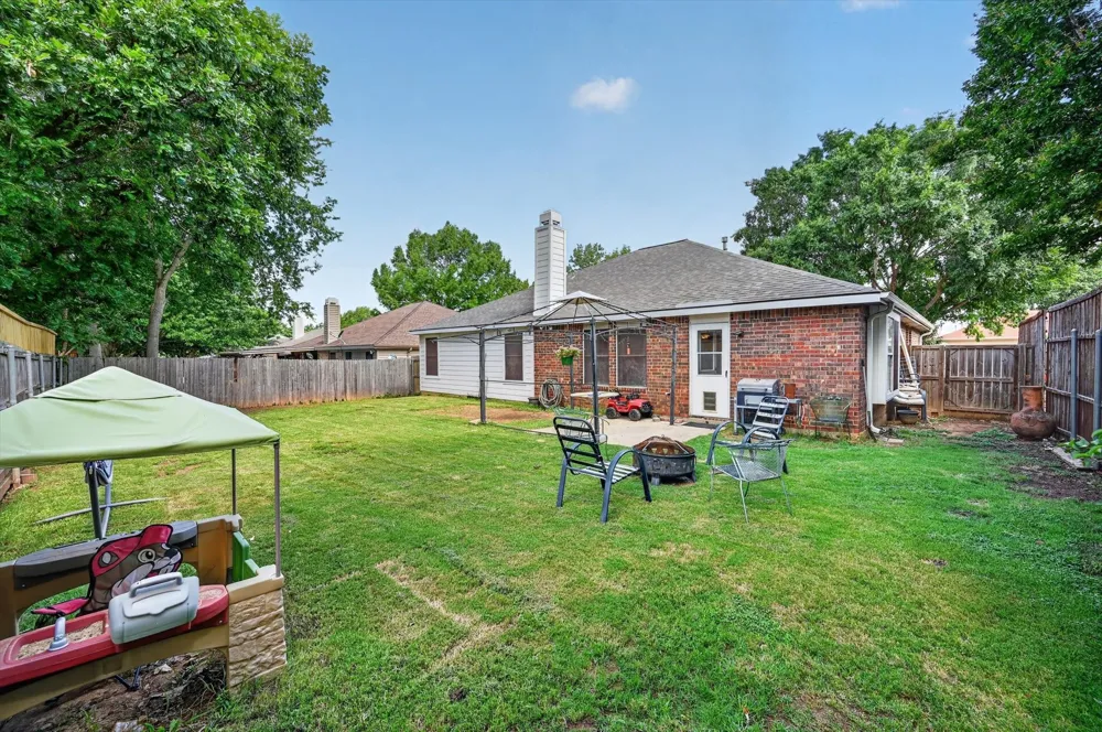3208 Cliff Oaks Drive Corinth, TX 76210