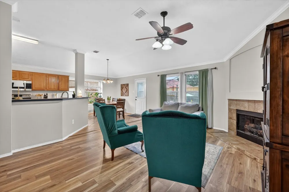 3208 Cliff Oaks Drive Corinth, TX 76210
