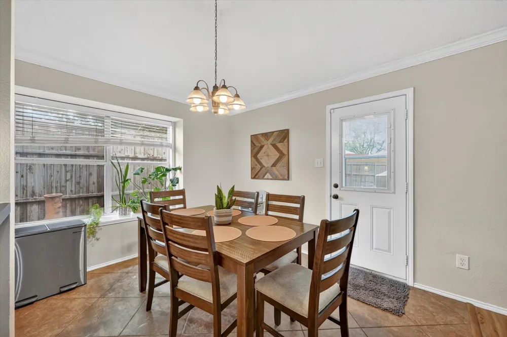 3208 Cliff Oaks Drive Corinth, TX 76210