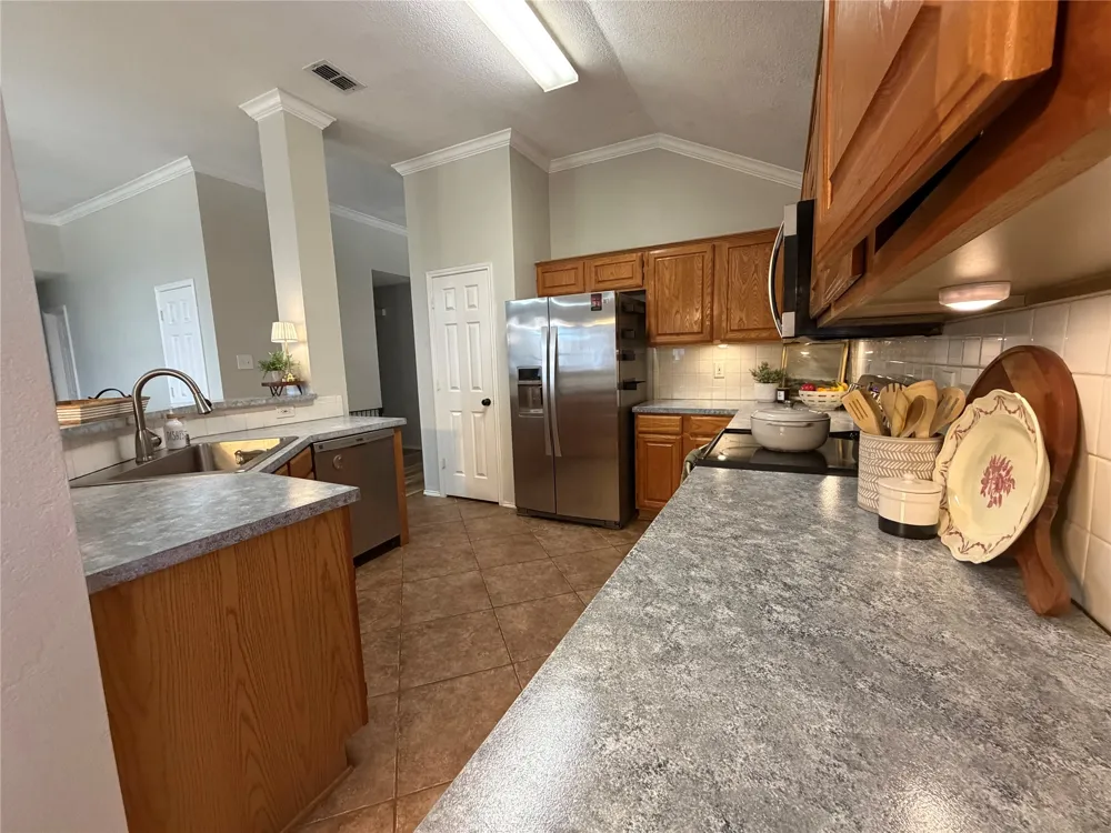 3208 Cliff Oaks Drive Corinth, TX 76210