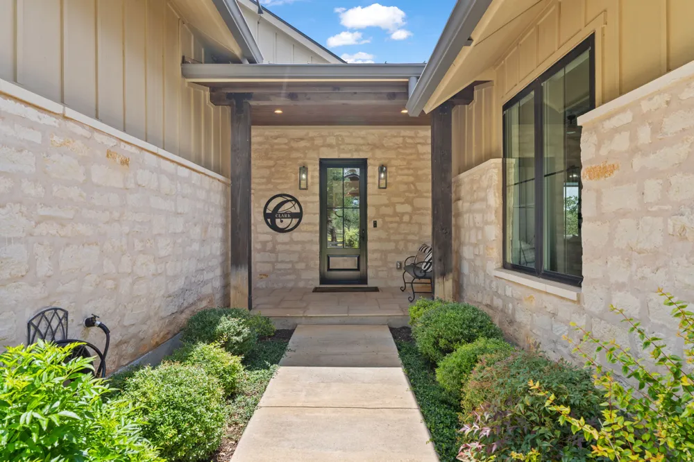 1457 Avenida High View Driftwood, TX 78619