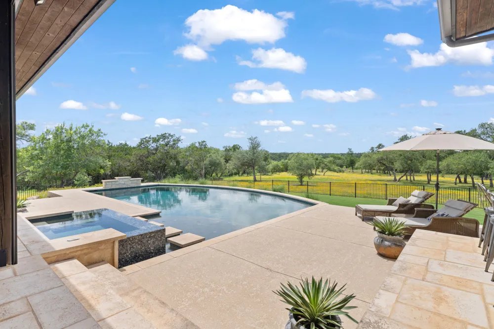1457 Avenida High View Driftwood, TX 78619