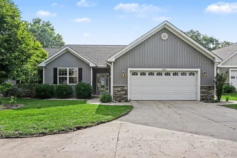 6945 Hunters Creek