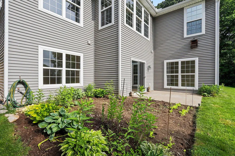 6945 Hunters Creek Kalamazoo, MI 49048