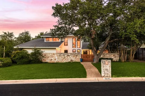 5105 Rim Drive