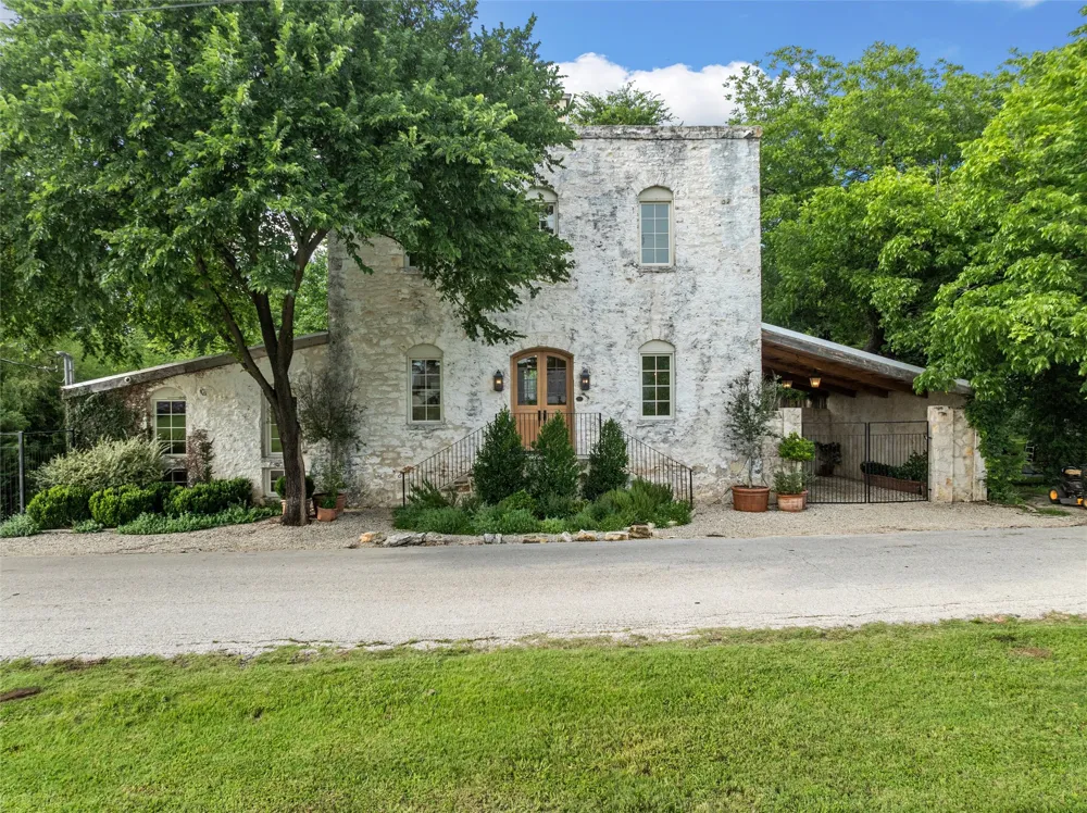 401 E Avenue A Valley Mills, TX 76689