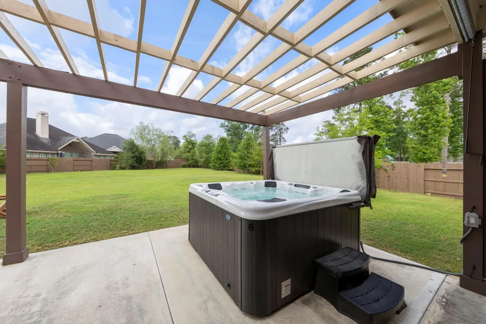 10235 S Goshawk Trail Conroe, TX 77385