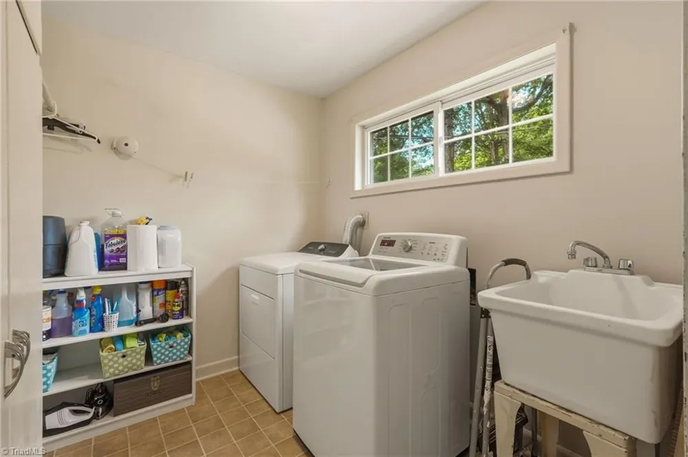 1019 Oakcrest Drive Reidsville, NC 27320