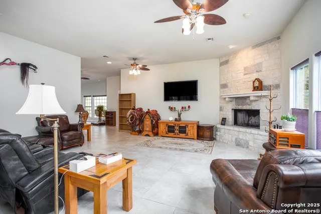 113 Pond Creek Ln Hunt, TX 78024