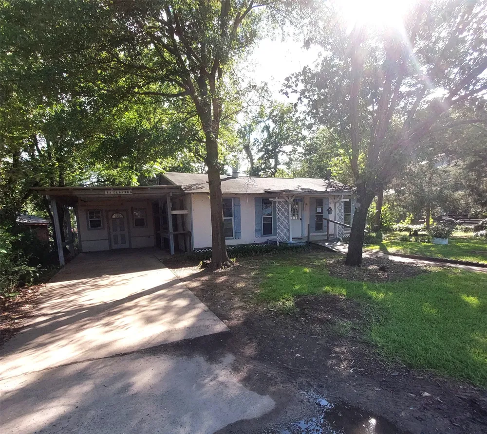 1805 Cherokee Trace Tool, TX 75143