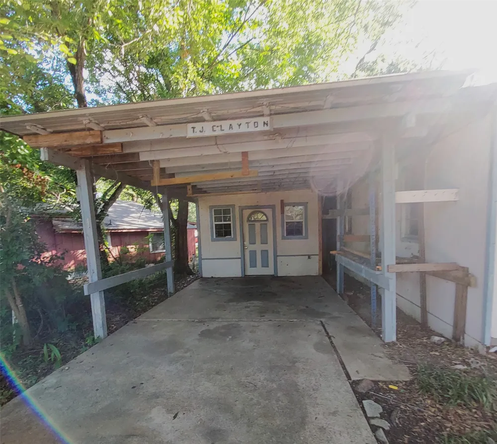 1805 Cherokee Trace Tool, TX 75143