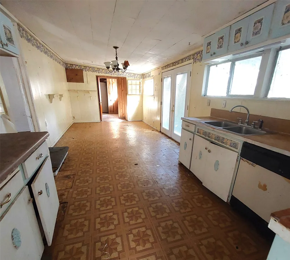 1805 Cherokee Trace Tool, TX 75143
