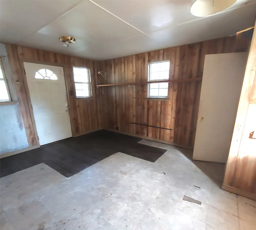 1805 Cherokee Trace Tool, TX 75143