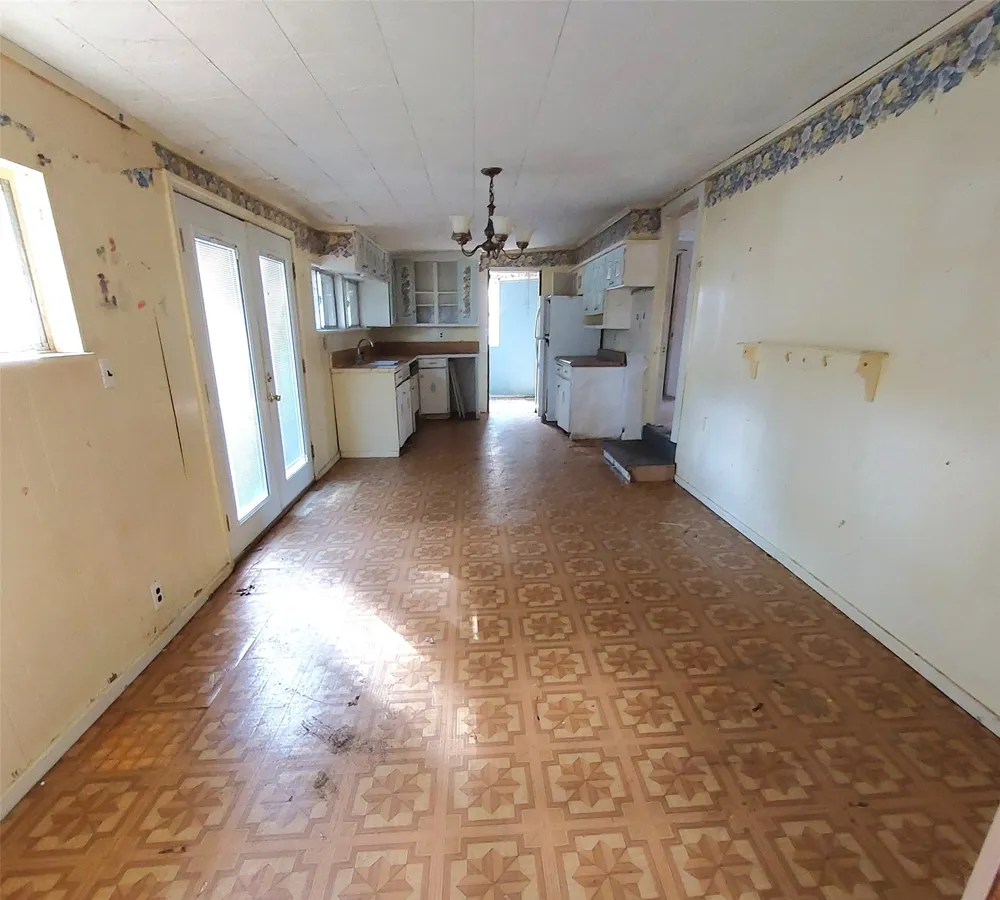 1805 Cherokee Trace Tool, TX 75143