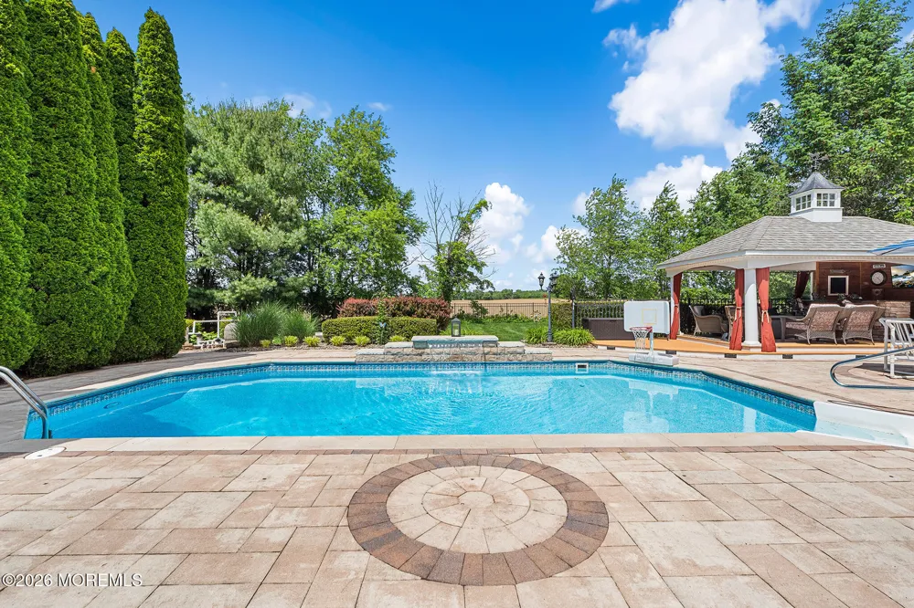 61 Cliffwood Drive Allentown, NJ 08501