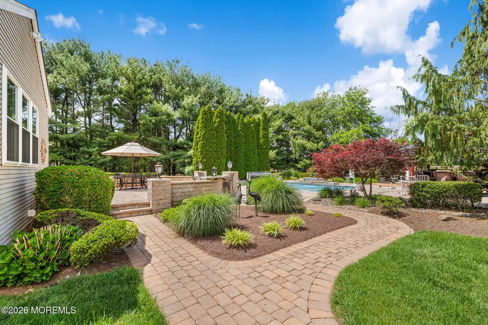 61 Cliffwood Drive Allentown, NJ 08501