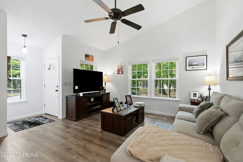 10 Bayberry Court Jackson, NJ 08527