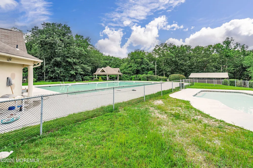 10 Bayberry Court Jackson, NJ 08527