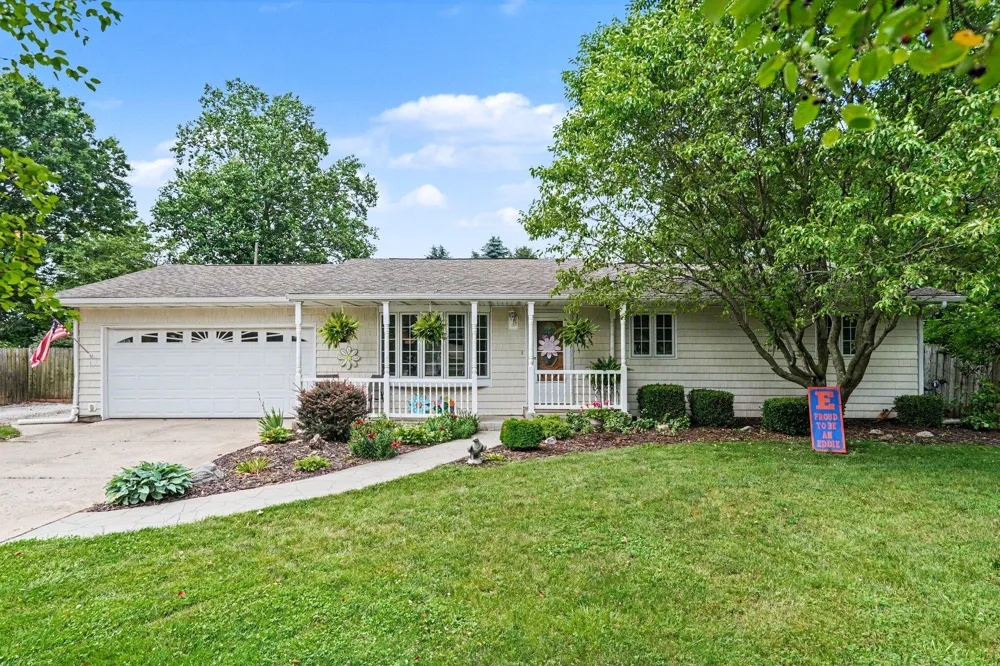 24064 Redfield Street Edwardsburg, MI 49112