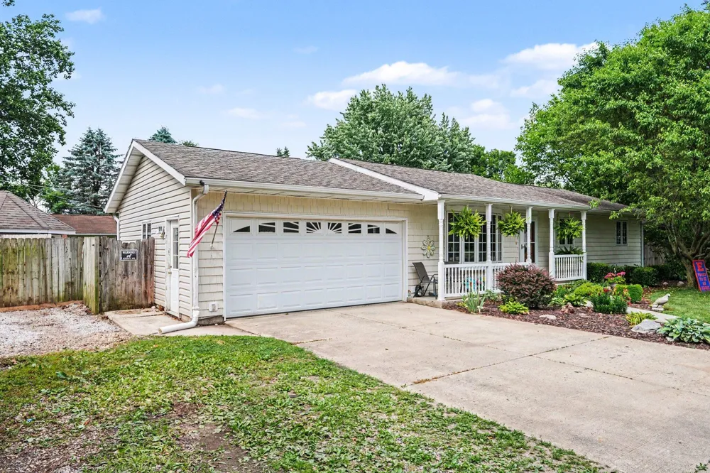 24064 Redfield Street Edwardsburg, MI 49112