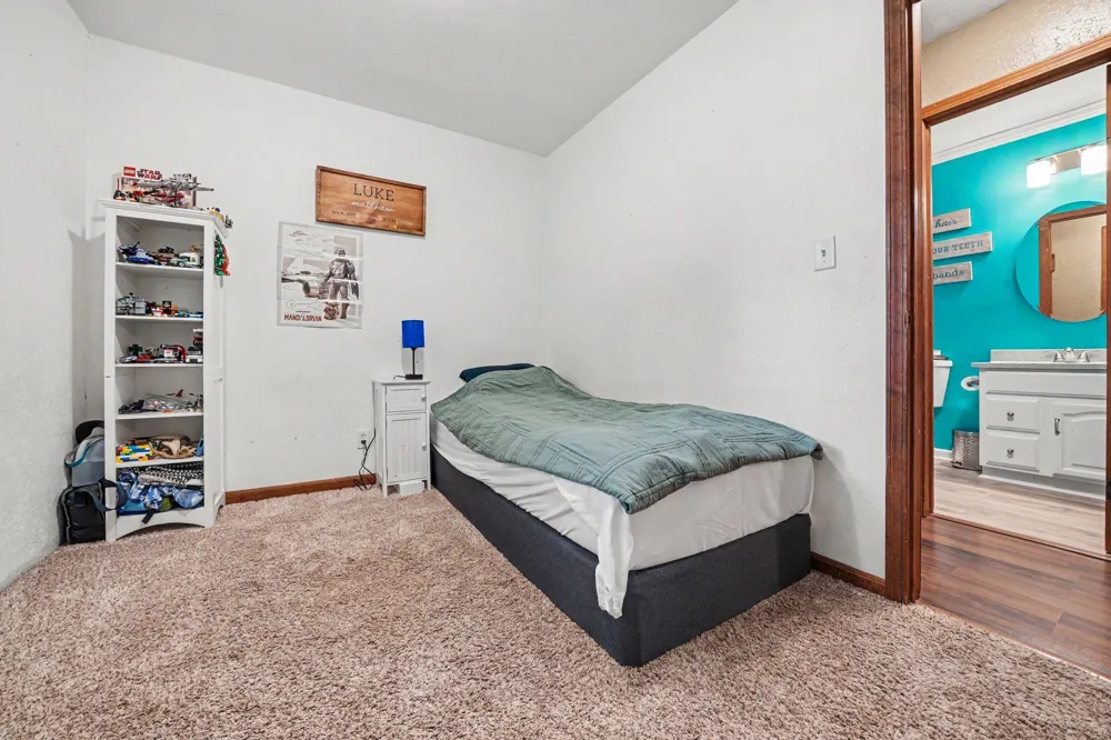 24064 Redfield Street Edwardsburg, MI 49112