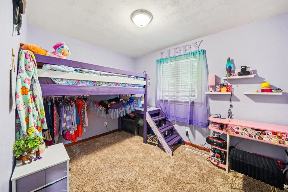 24064 Redfield Street Edwardsburg, MI 49112
