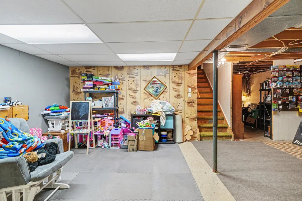 24064 Redfield Street Edwardsburg, MI 49112