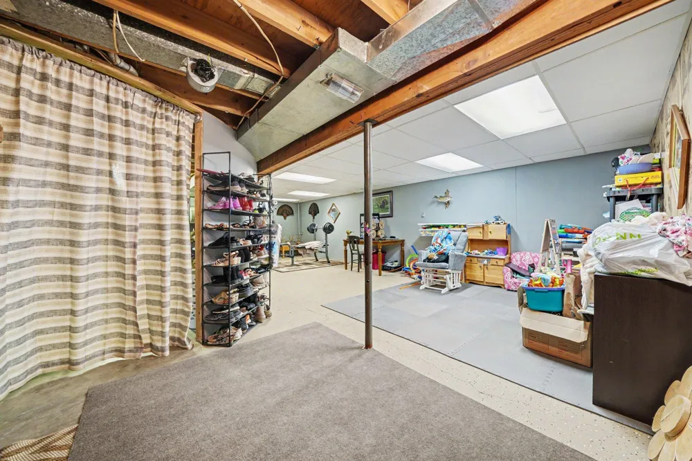 24064 Redfield Street Edwardsburg, MI 49112