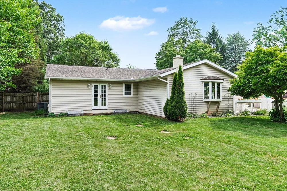 24064 Redfield Street Edwardsburg, MI 49112