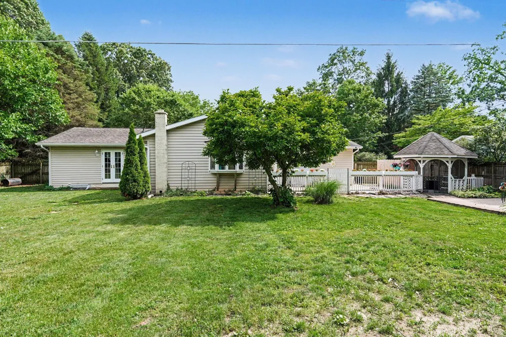 24064 Redfield Street Edwardsburg, MI 49112