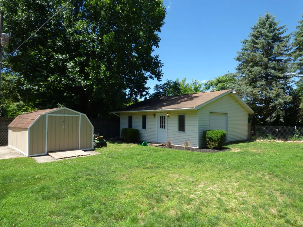 24064 Redfield Street Edwardsburg, MI 49112