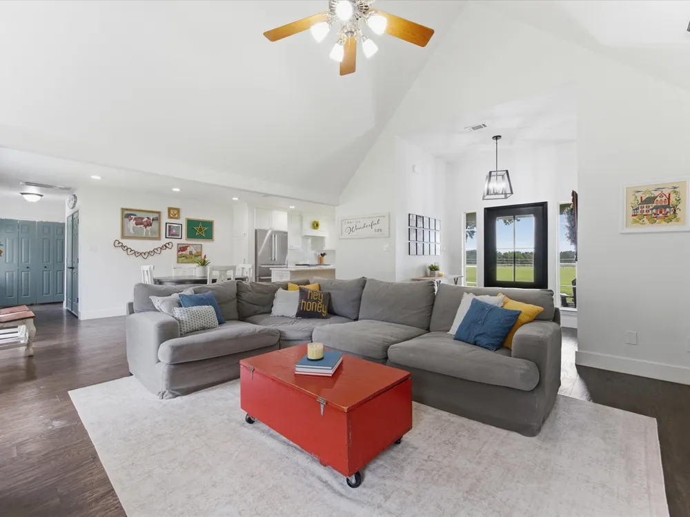 210 County Road 2696 Alvord, TX 76225