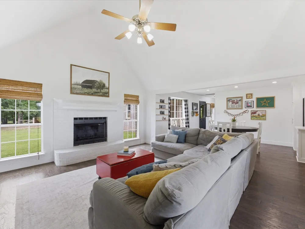 210 County Road 2696 Alvord, TX 76225
