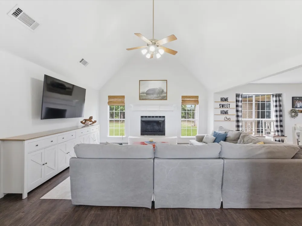210 County Road 2696 Alvord, TX 76225