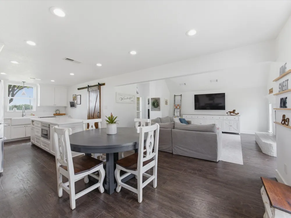 210 County Road 2696 Alvord, TX 76225