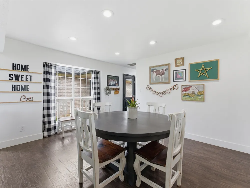 210 County Road 2696 Alvord, TX 76225