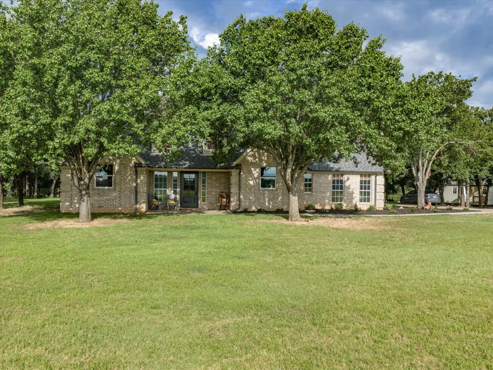 210 County Road 2696 Alvord, TX 76225