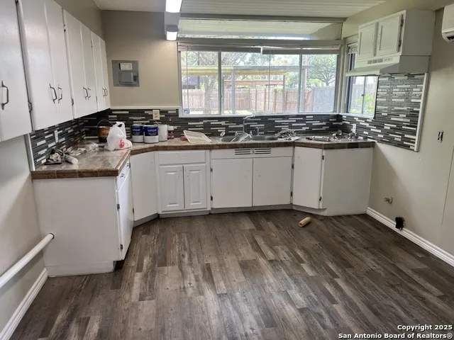 400 E Randall Beeville, TX 78102