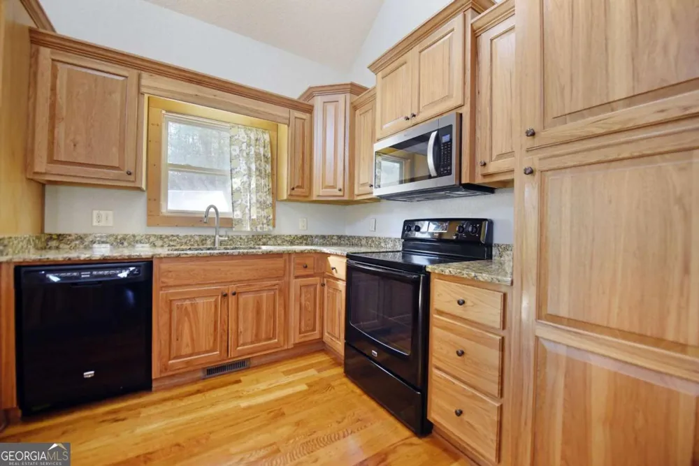 181 Morgan Ridge CT Young Harris, GA 30582