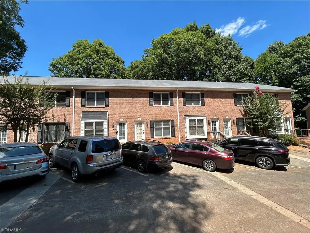 1439 King Charles Drive Clemmons, NC 27012