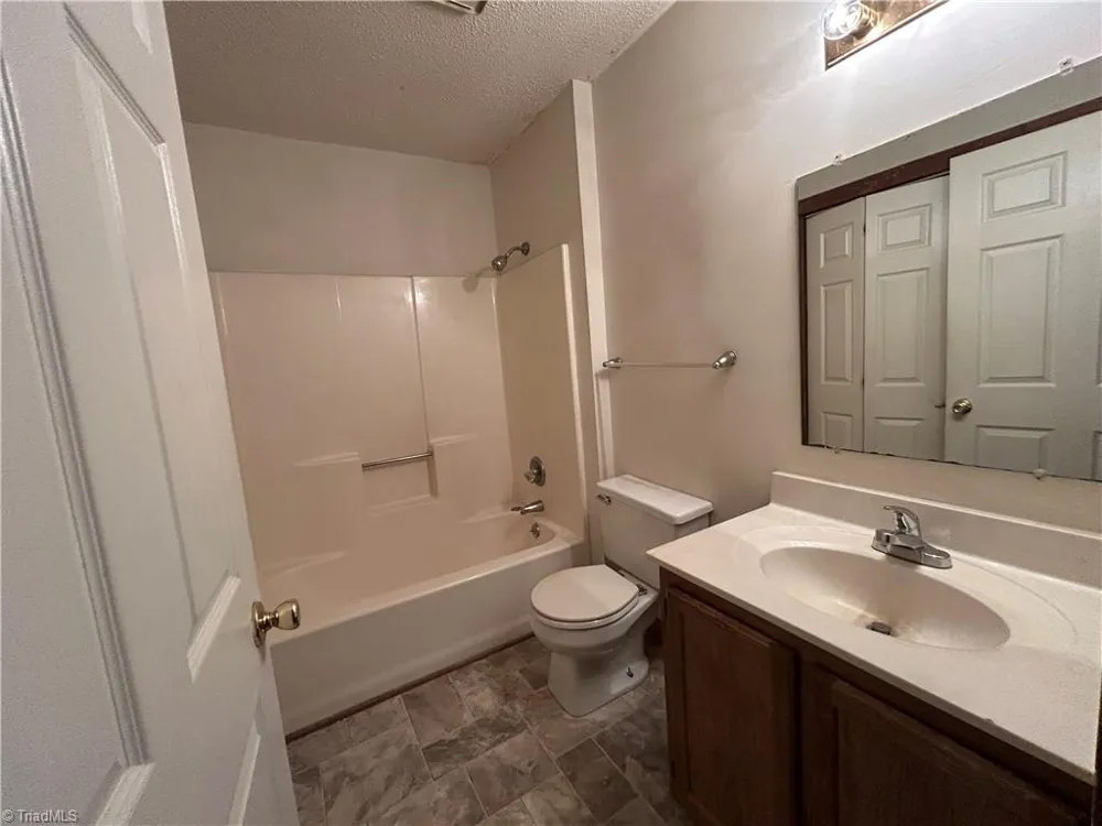 1439 King Charles Drive Clemmons, NC 27012