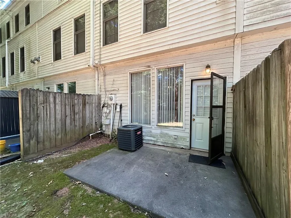 1439 King Charles Drive Clemmons, NC 27012