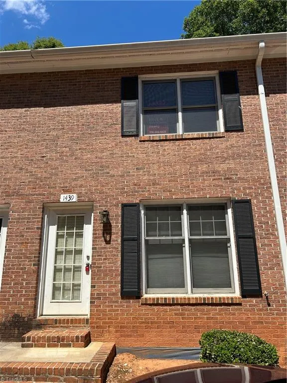 1439 King Charles Drive Clemmons, NC 27012