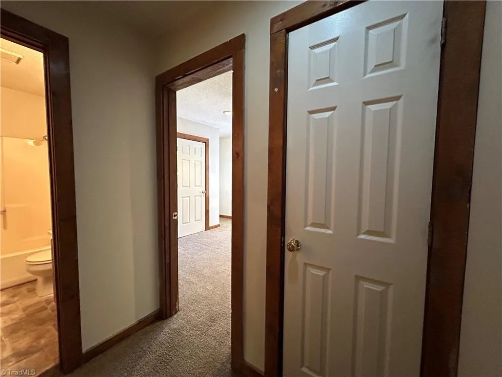 1439 King Charles Drive Clemmons, NC 27012