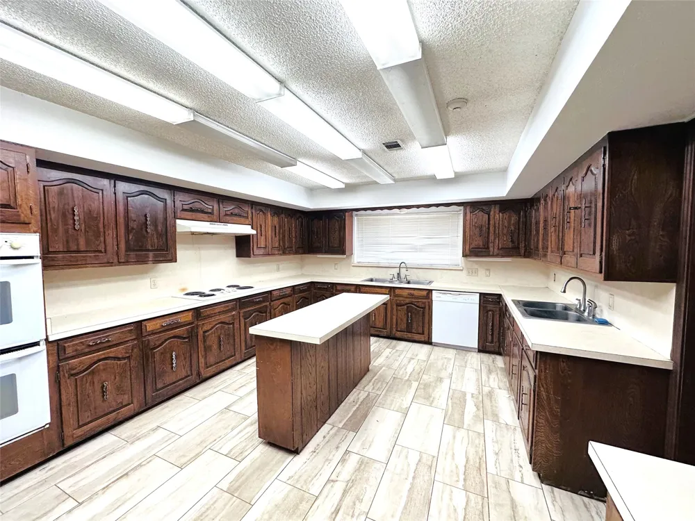 722 E Wheatland Duncanville, TX 75116