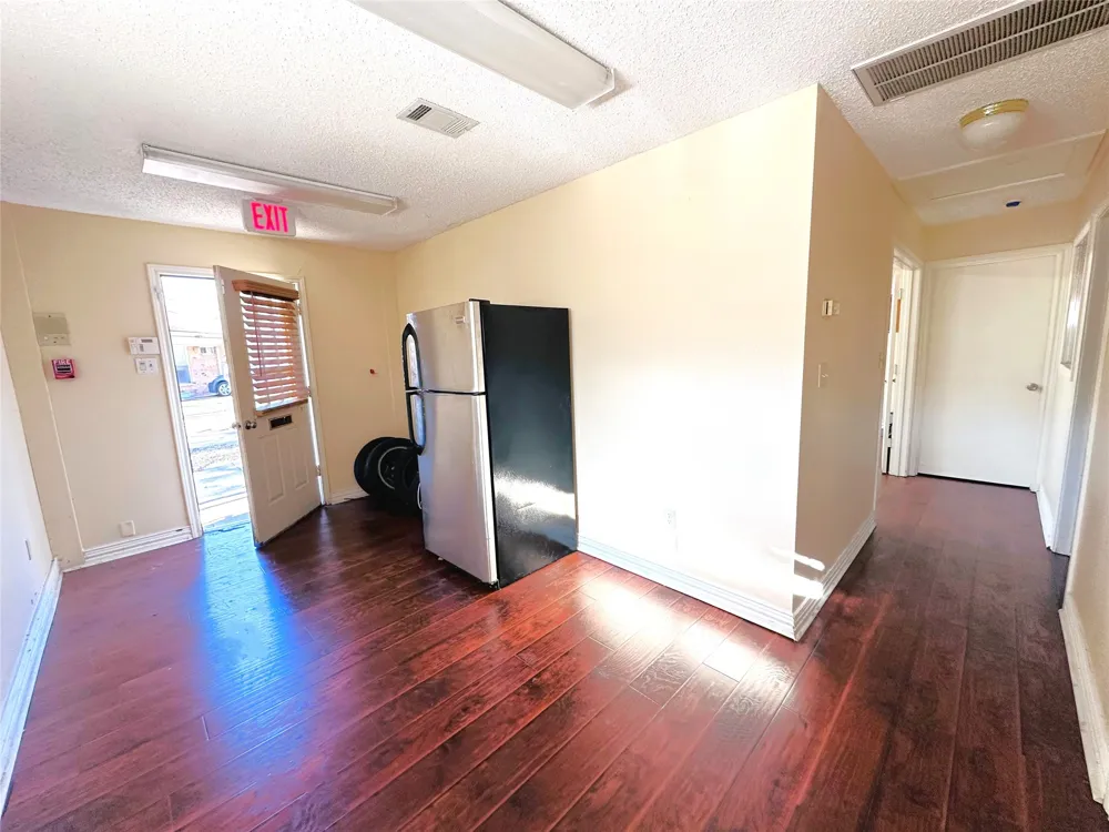 722 E Wheatland Duncanville, TX 75116