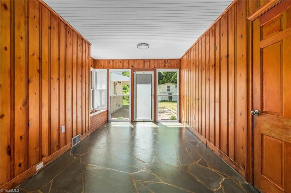 4816 Dippen Road Walkertown, NC 27105