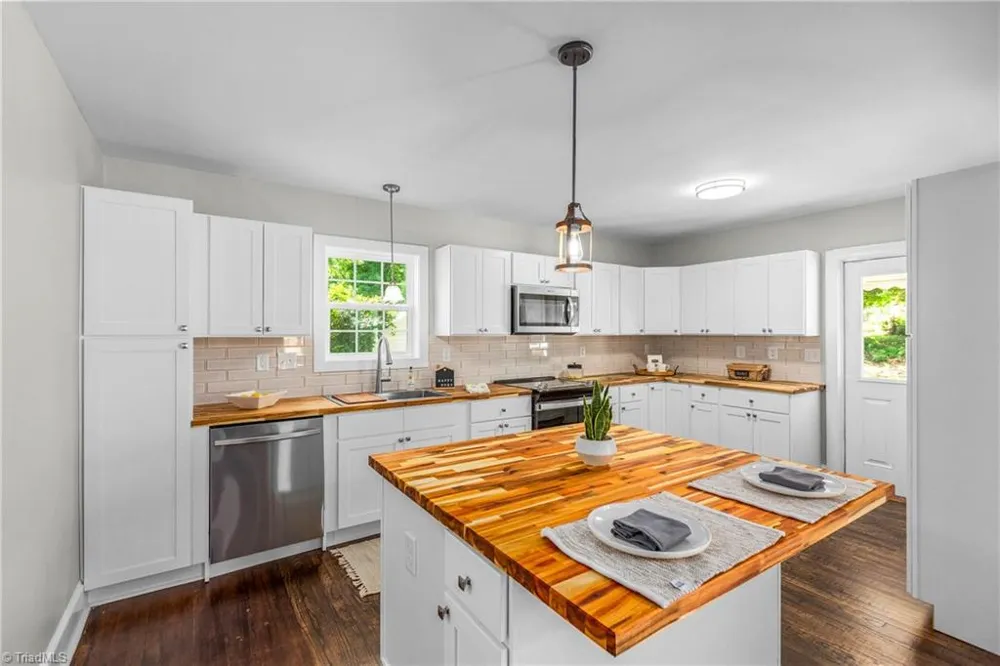 4816 Dippen Road Walkertown, NC 27105
